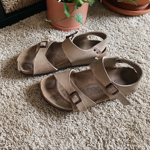 Birkis Tan w/ Copper Buckles Vegan Birkenstock’s - Picture 6 of 10